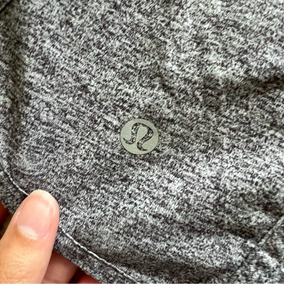 Track That Short Lululemon - Picture 6 of 8